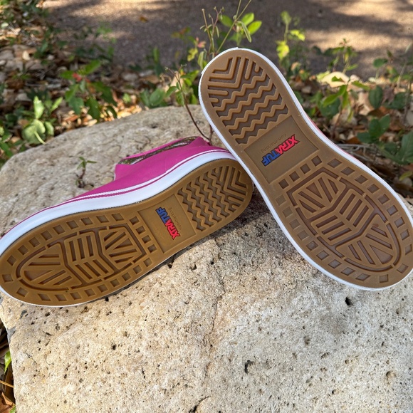 Women's XTRATUF FisheWear Hot Pink Troutrageous Rainbow Deck Boots, 6, Brand New - Picture 4 of 11